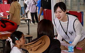 ラグビーボランティア 国際総合学科の学生がラグビーリーグワンの会場運営ボランティア